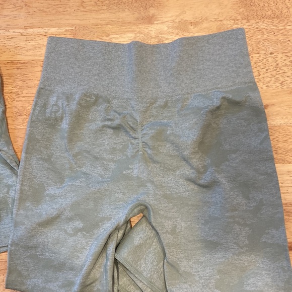 Gymshark Workout Set - Picture 4 of 4